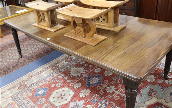 An Edwardian extending dining table extends to 240cm.